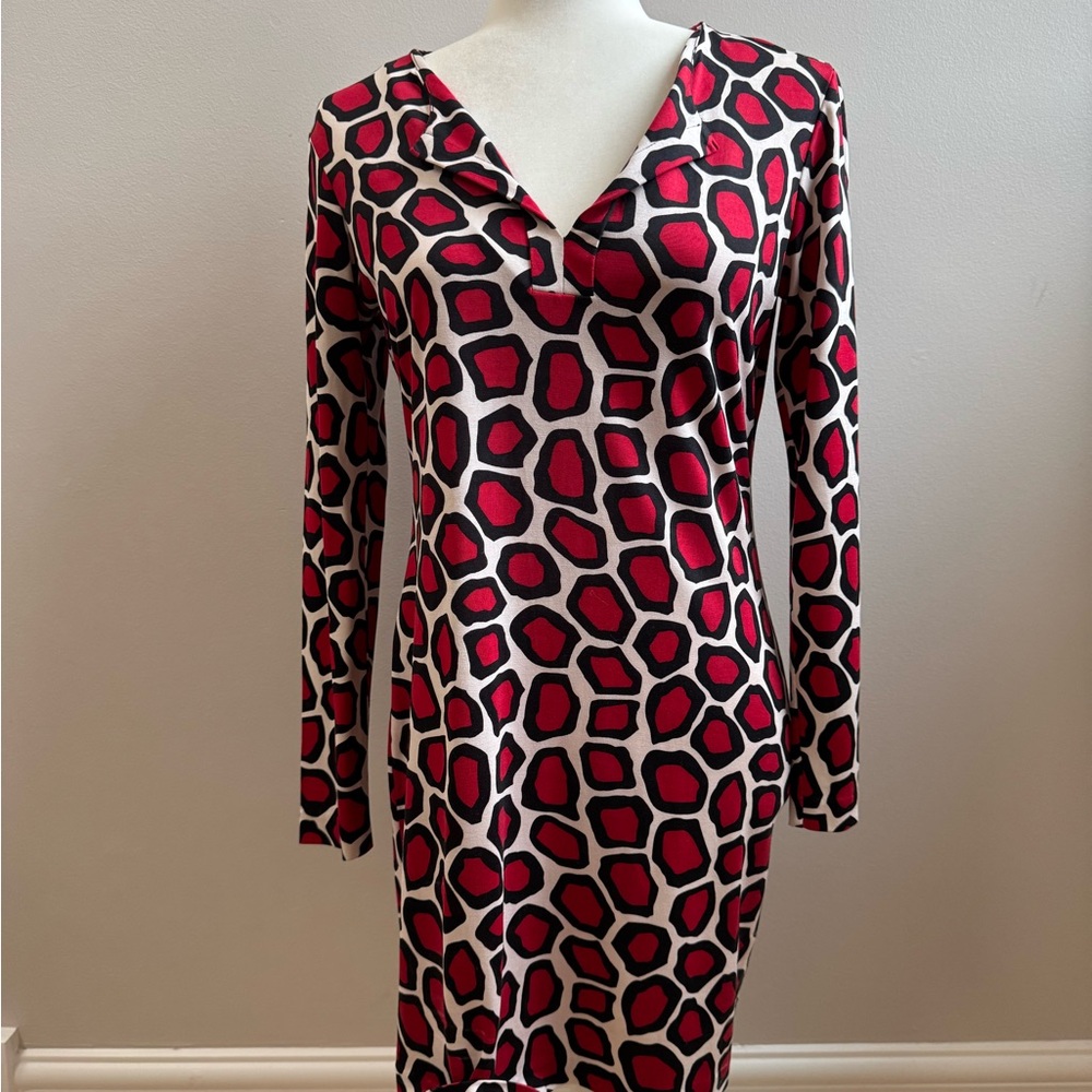 DVF Stylish Red and Black Patterned Dress